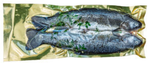 PSTRĄG TĘCZOWY Z ZIOŁAMI NA GRILLA (około 0,60 kg) - SMOLIN FISH (NA ZAMÓWIENIE)